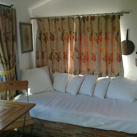 Giverny Cottage Saint Coulomb Bagian luar foto