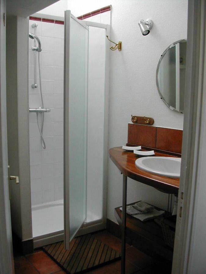 Giverny Cottage Saint Coulomb Bagian luar foto